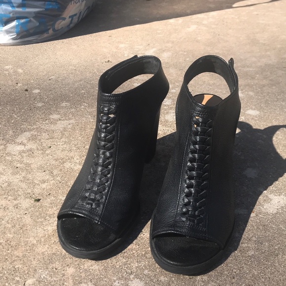 GAP Shoes - Beautiful peep toe, strappy heels